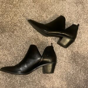Black ankle boots / black booties